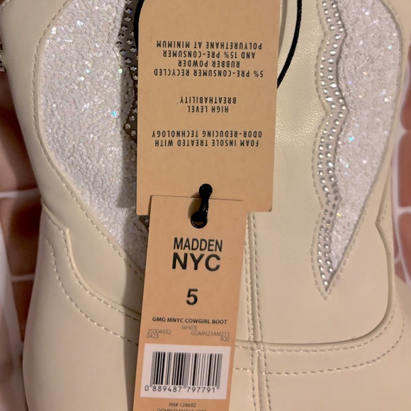 🆕 Madden NYC Rhinestone Angel Wing Ankle Cowboy Boots - Picture 12 of 13